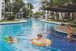 SWIM-UP BARS
